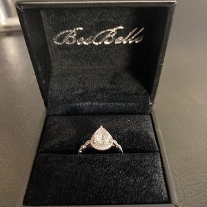 Besbelle Art Deco Engagement Ring. EUC. Size 6.